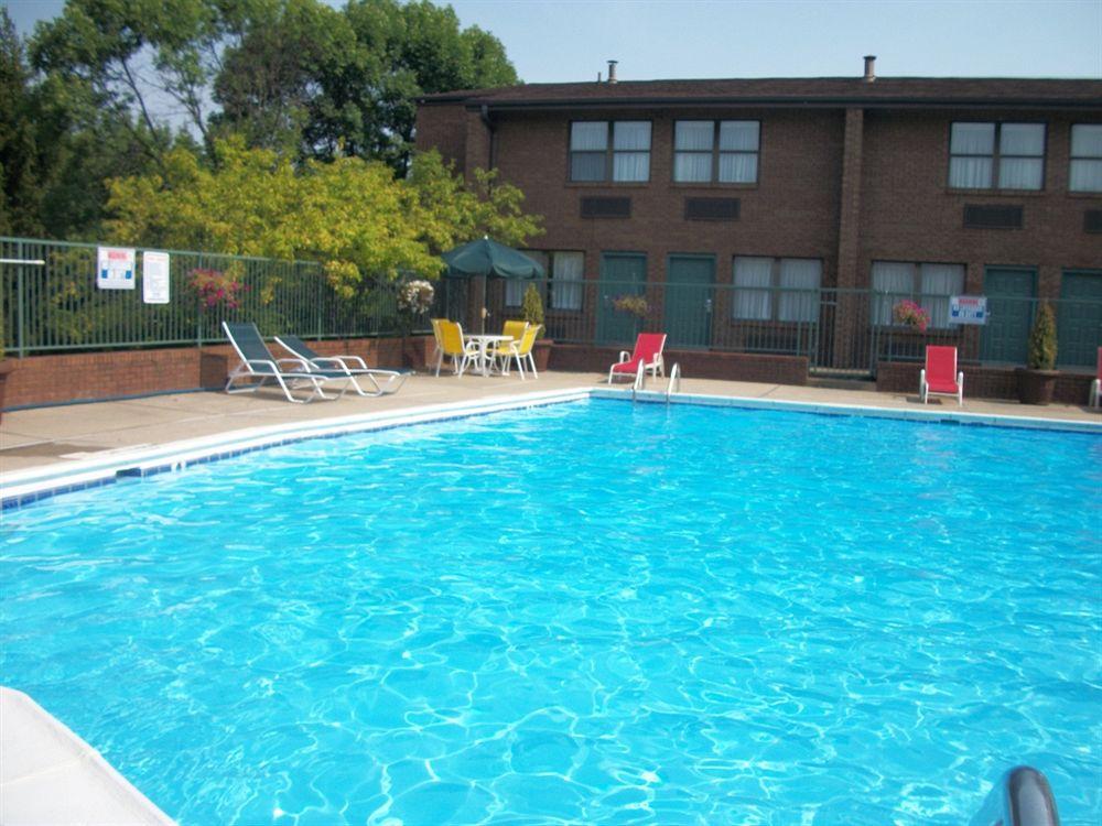 Red Roof Inn & Suites Lexington - Hamburg Екстериор снимка