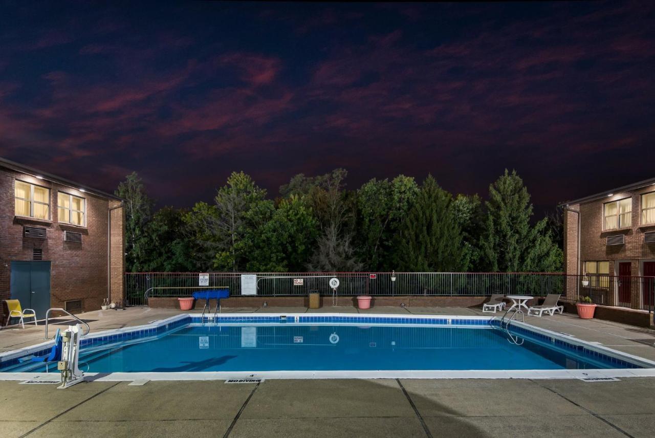 Red Roof Inn & Suites Lexington - Hamburg Екстериор снимка