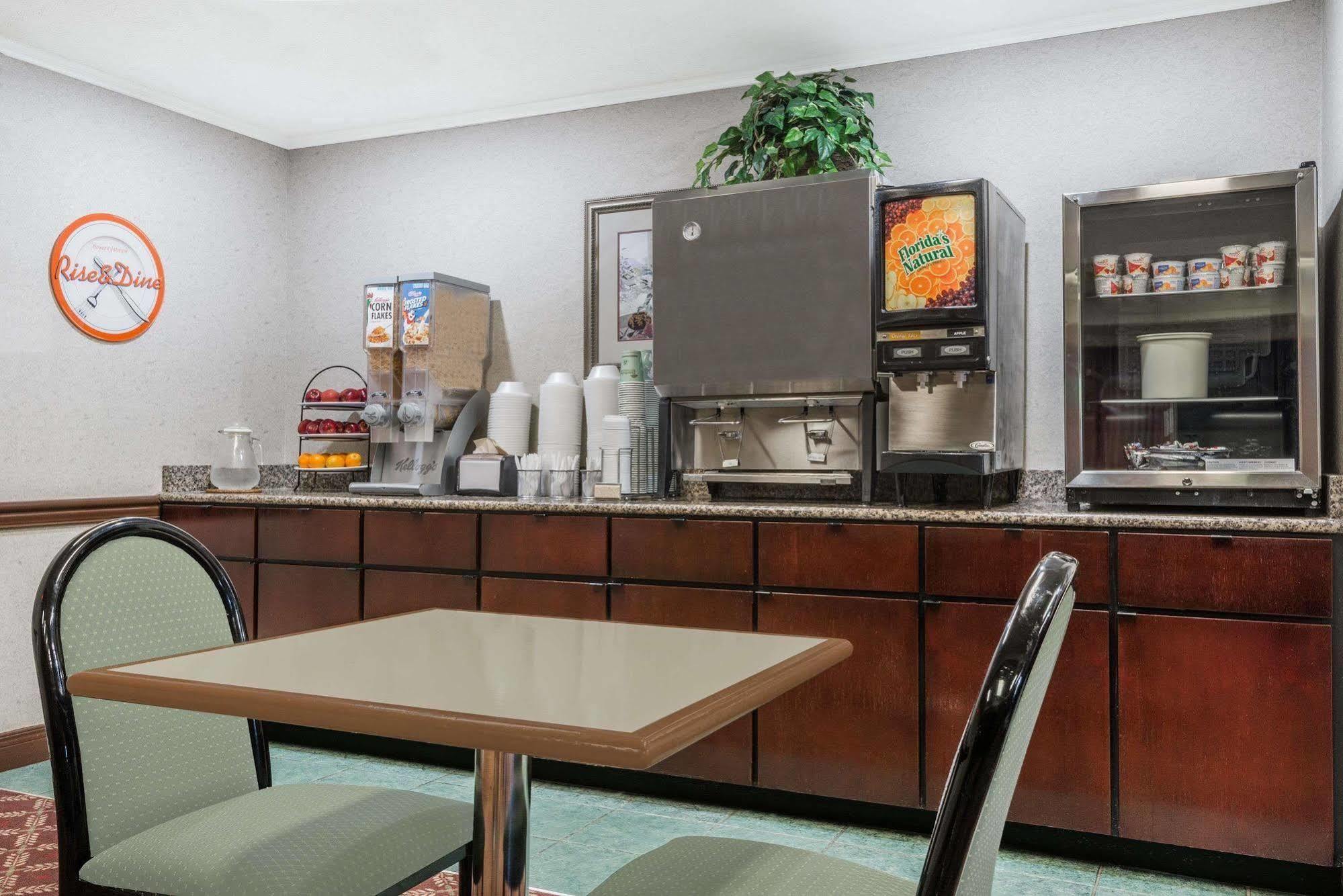 Red Roof Inn & Suites Lexington - Hamburg Екстериор снимка